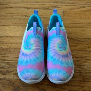 NWOT Sketchers Big Kids size 3 shoes